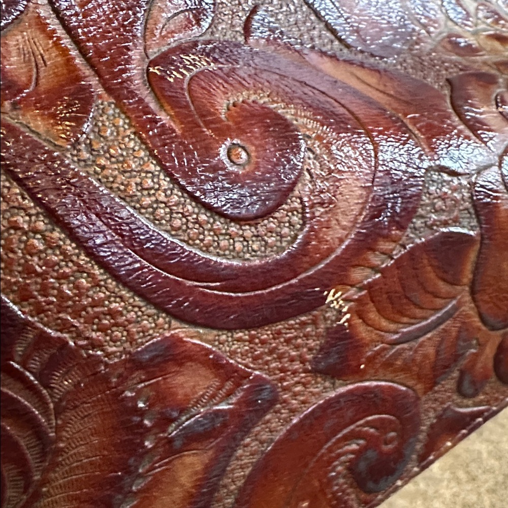 Raviani Texas Tooled Bag - Picture 15 of 17